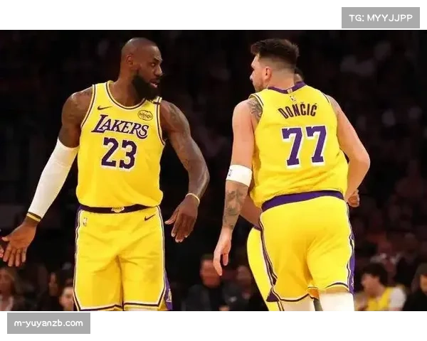 湖人艾顿攻防失位 内线轮换成为对阵绿军最大短板 湖人艾顿攻防失位 内线轮换成为对阵绿军最大短板